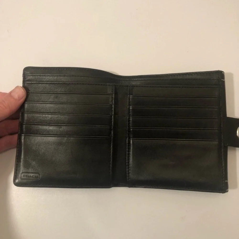 Coach black leather buckle soho wallet - Picture 4 of 8
